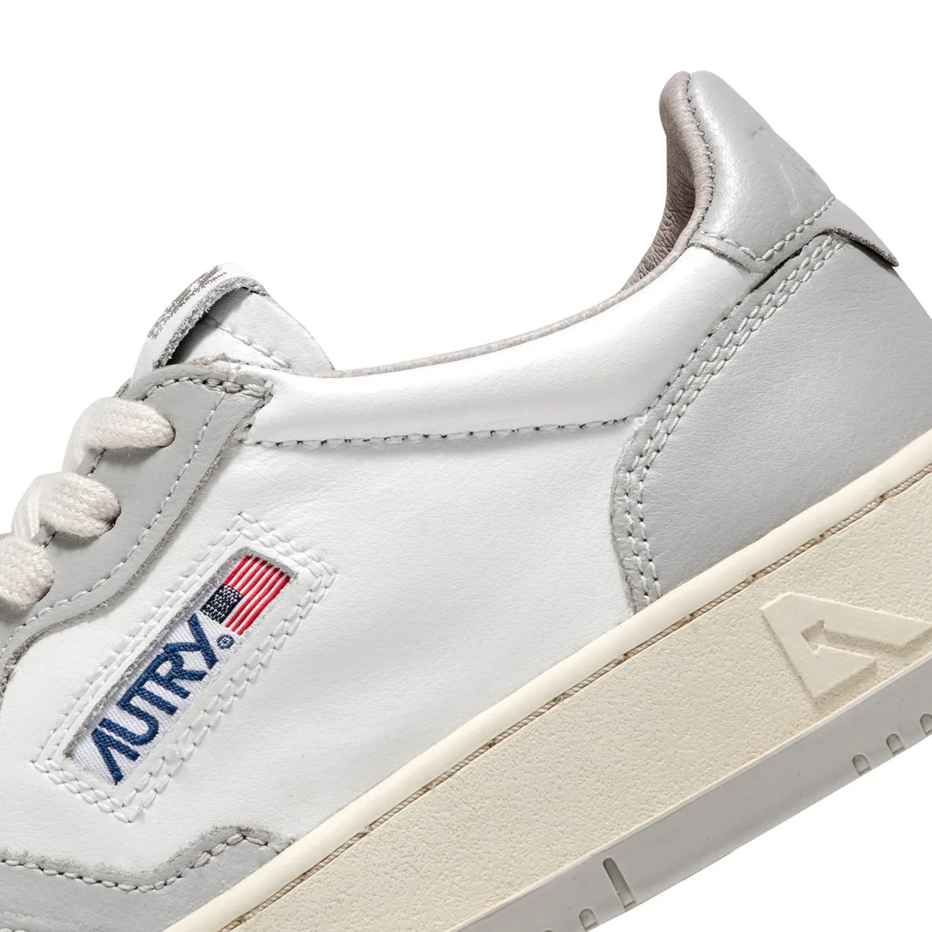 Autry Womens Medalist Low Trainers White / Vapour