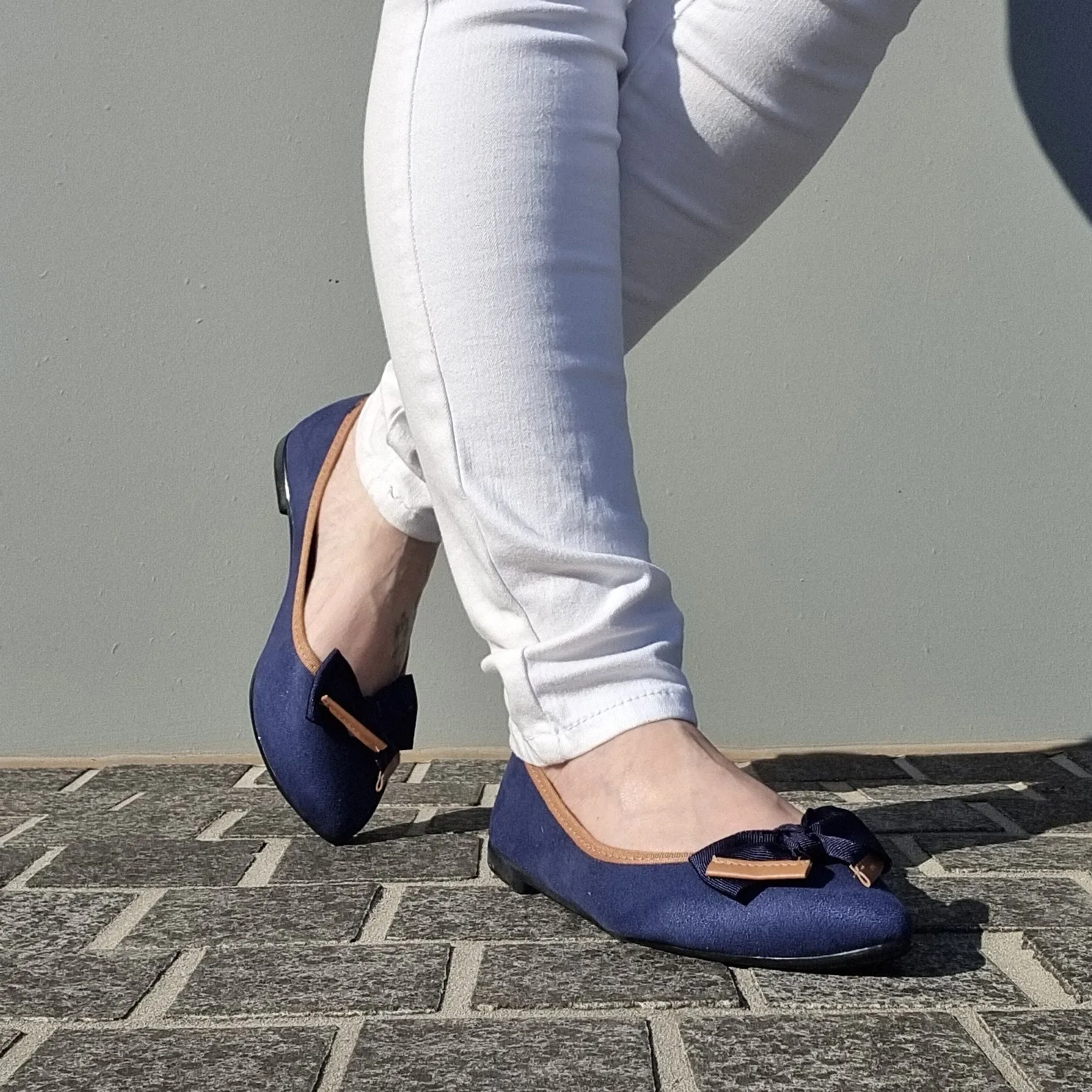 Moleca 5727-129 Pointy Toe in Navy Suede