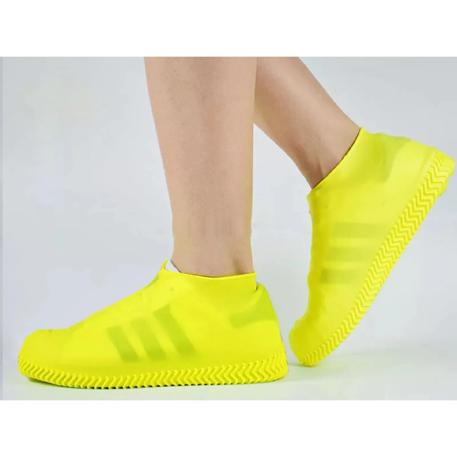 NON-SLIP SILICONE RAIN REUSABLE ANTI SKID WATERPROOF FORDABLE BOOT SHOE COVER (MEDIUM/ Mix Color)