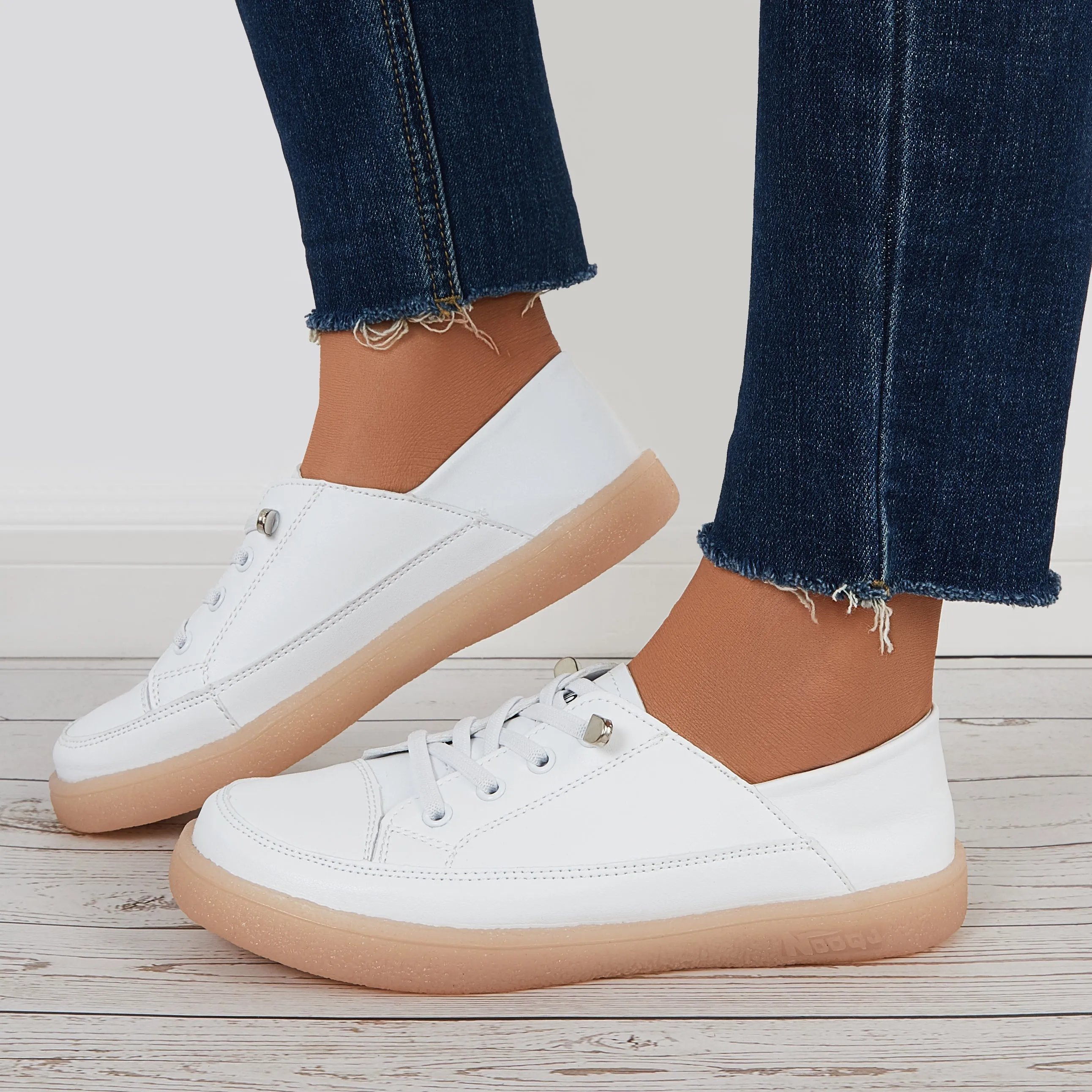 Sohiwoo  Comfy Casual Walking Shoes Lace Up Flat Heel Sneakers