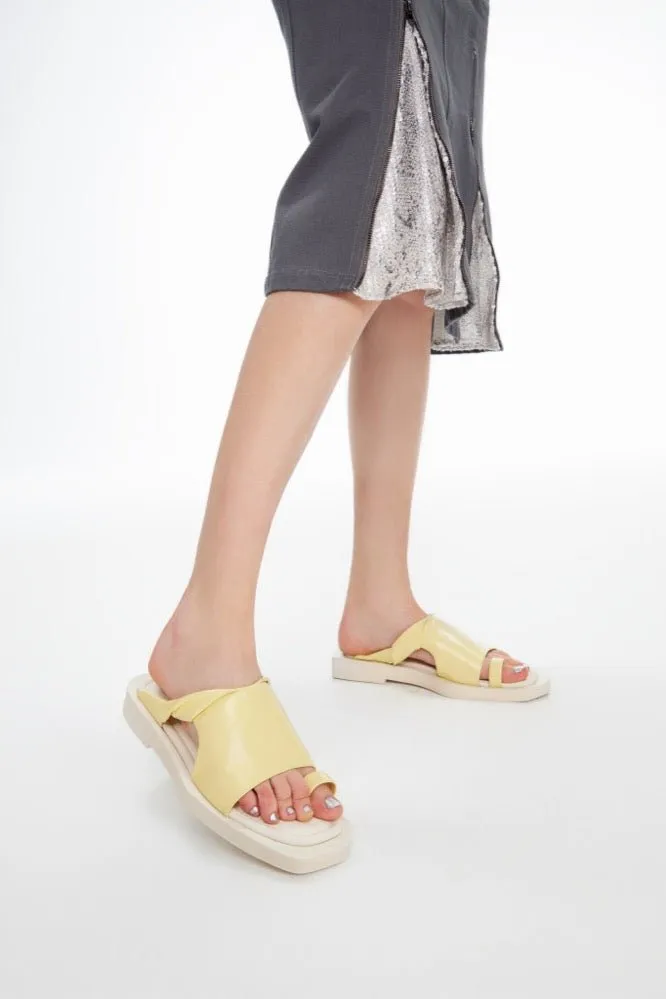 Twist Open Toe Cutaway Bottom Slippers in Yellow
